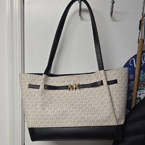 Michael Kors Black and Cream Signature Tote